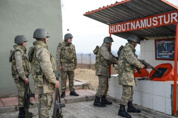 <p>"Sözleşmeli er hakkında dışarıda sivil arkadaşlarım ve burada bulunan arkadaşlarım bilgi istiyorlar. Ben de onlara tavsiye ediyorum. Tabii ilk başlarda akıllarında biraz korku ve tereddüt oluşuyor, benim de tereddütlerim olmuştu. Ama o korku ve tereddüdü üzerilerinden atsınlar. Çünkü geleceğe yönelik çok güzel bir imkan sağlanıyor."</p>
<p> </p>