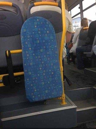 <p>Amacı tekerlekli sandalyedeki engelli vatandaşların sorunsuz seyahat edebilmelerini sağlamaktır.  Yanlarında bulunan emniyet kemeri ile birlikte, sandalyenin arka kısmının sabitlenmesi için kullanılır.<br />
 </p>
