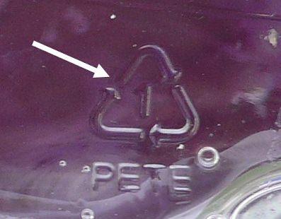 <p>Plastik kapta bulunan ürünleri almadan önce ilk işiniz altında bulunan numarayı kontrol etmek olmalı. Üçgen işareti içindeki rakamlar size sağlığınız hakkında mesaj veriyor.<br />
 </p>
