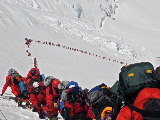 <p>2013'ün mayıs ayında Everest Dağı'na tırmanan dağcılar.</p>

<p> </p>
