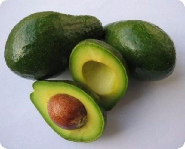 <p><strong>Avokado:</strong> Çok güçlü bir antioksidan olan glutatyonun en iyi kaynaklarından biridir.</p>