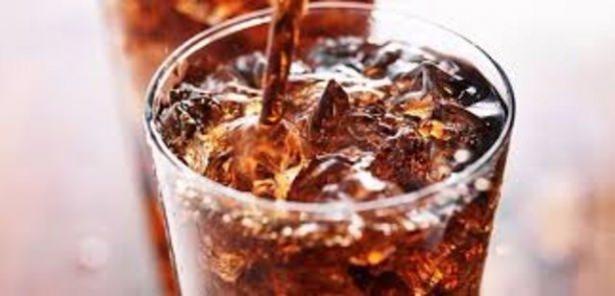<p>15. ASİTLİ İÇECEK: İçerisinde asit barındıran bu içecekler mide ve bağırsak hastalıklarına neden oluyor.</p>