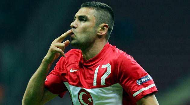 Burak YILMAZ; Doğuştan BEŞİKTAŞ´lıyım, Trabzon için ölürüm, Fener emek harcadı ama damarlarımı kessen sarı kırmızı akar :)