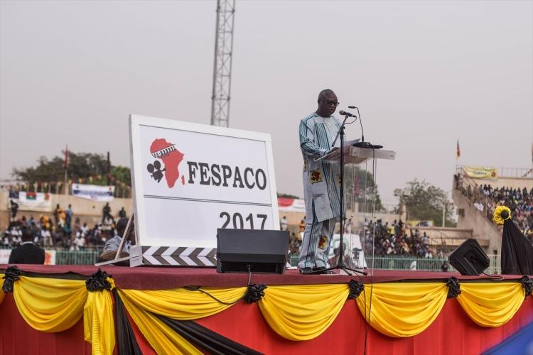 <p>Burkina Faso'nun başkenti Ouagadougou'daki Dr Issoufou Joseph Conombo Stadyumu'nda 25. Pan Afrikan Televizyon ve Sinema Festivali'nin (FESPACO) açılışı düzenlendi. Açılış törenine katılan Burkina Faso Cumhurbaşkanı Roch Marc Cristian Kabore, konuşma yaptı.</p>

<p> </p>
