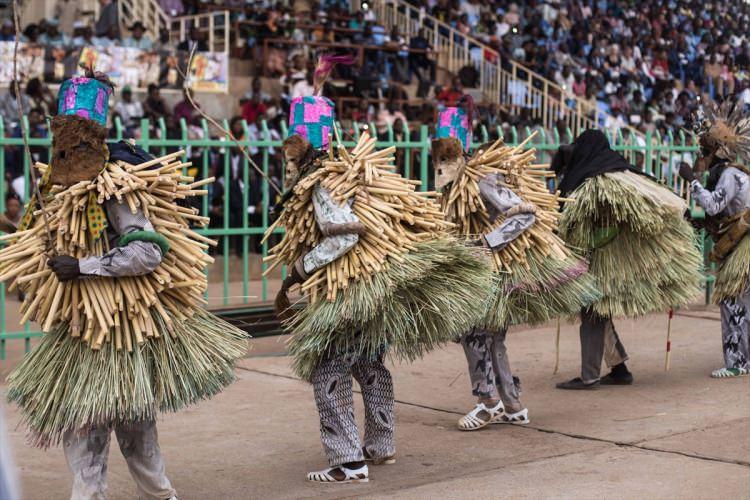 <p>Burkina Faso'nun başkenti Ouagadougou'daki Dr Issoufou Joseph Conombo Stadyumu'nda 25. Pan Afrikan Televizyon ve Sinema Festivali'nin (FESPACO) açılışı düzenlendi. Açılış töreninde renkli görüntüler sahne oldu.</p>

<p> </p>
