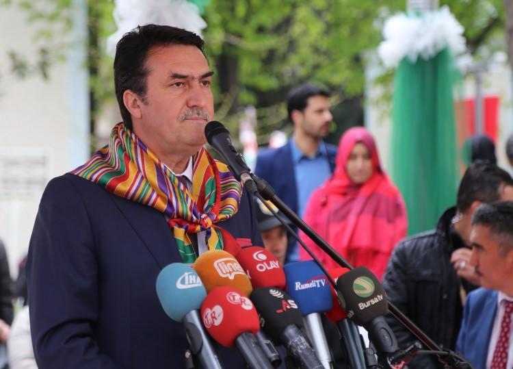 <p>Atatürk Caddesi ve İnönü Caddesi'nde devam eden şenlik yürüyüşü Gökdere Kamberler Parkı'nda son buldu. </p>