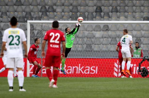 <p>Ziraat Türkiye Kupası'nda çeyrek finalinde 1-1'in rövanşında Bursaspor 2-0 geriye düştüğü maçı kazanmasını bildi.</p>
