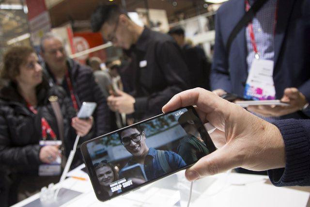 <p><strong>YENİ DÖNEMİN MOTORU YAPAY ZEKÂ </strong></p>

<p>- Cep telefonları ve internet geçen 20 seneye yön verdi.</p>

<p>- Ancak gelecek 20 sene için yeni teknolojiler gerekiyor.</p>
