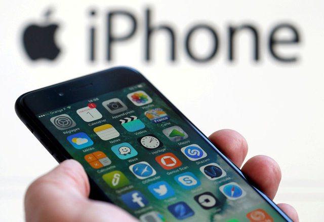 <p>- İkinci sırada Apple 216 milyon adetle yer aldı.</p>

<p>- Üçüncü sıraya ise 132 milyon adetle Çinli Huawei yerleşti.</p>

<p>- Çin’in çok geniş bir tüketici kitlesine sahip olması Çinli şirketlerin işini kolaylaştırıyor.</p>

