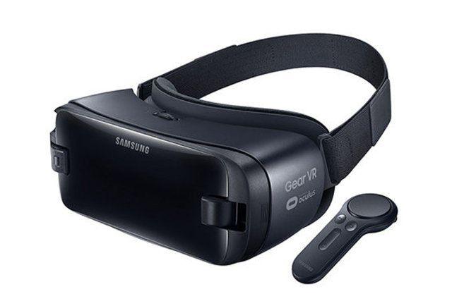 <p><strong>SAMSUNG, GEAR VR’I KONTROL CİHAZI İLE HAREKETLENDİRDİ</strong></p>
<p>Samsung Electronics, ilk kontrol cihazına sahip Samsung Gear VR’ı dün Mobil Dünya Kongresi 2017’de duyurdu. Kontrol cihazıyla gelen Gear VR, Samsung’un sanal gerçeklik ekosistemini genişleterek Gear VR deneyimlerini daha kolay ve eğlenceli hale getirmeyi amaçlıyor. </p>
