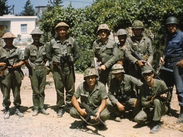 <p>Amfibi Harekâtı Uygulayan Çakmak Tugayı Komutanı Tuğgeneral Süleyman Tuncer ve Karargâh Subayları</p>
<p> </p>