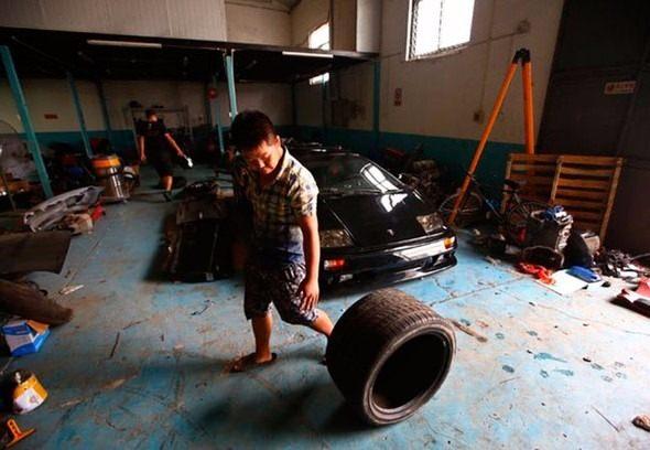<p>Çin'de yaşayan iki genç 4 yıl boyunca kendi Lamborghini model otomobilini geliştirmek için garajdan çıkmadı; sonunda ise ortaya bakın ne çıktı?</p>

<p> </p>
