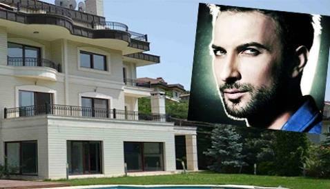 <p><strong>Tarkan</strong></p>
<p>Emlak zengini ünlüler listesinden ilk sıralarında yer alan şarkıcının Türkiye ve ABD'de birçok evi bulunuyor. Aynı zamanda Los Angeles'ta bir stüdyo dairesi bulunuyor.</p>