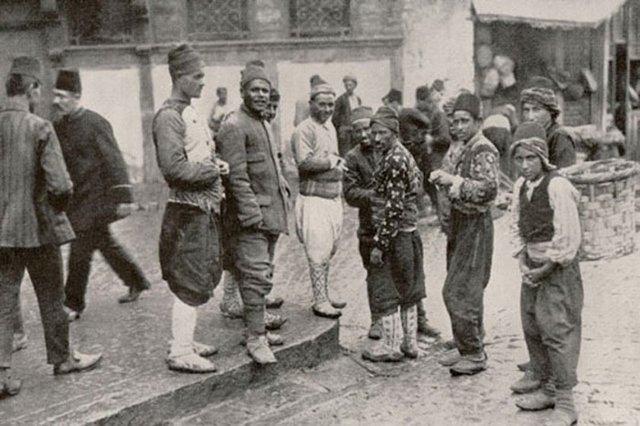 <p><em><strong>1890-1900 yılları arasında çekilmiş bu fotoğrafları ilk defa göreceksiniz...</strong></em></p>
<p> </p>