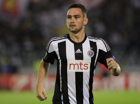 <p>ANDRIJA ZIVKOVIC | Sırp futbolunun Markoviç'le beraber 4-3-3 formasyonunun kanat yıldızlarından, Wonderkid denilince Sırp Ligi'nden ilk listeye yazılacak isimlerin başında gelen Zivkoviç! O da menajerlik oyunu oynar gibi kulüp yöneten Benfica'nın hali hazırda oyuncusu ve kariyerinde de oyundaki gibi hızla gelişmeye devam ediyor.</p>

<p> </p>
