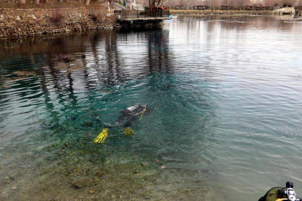 <p>Sualtı arama kurtarma ekipleri, y&uuml;ksek irtifa dalışı yaptıkları g&ouml;l&uuml; g&ouml;r&uuml;nt&uuml;ledi</p>
