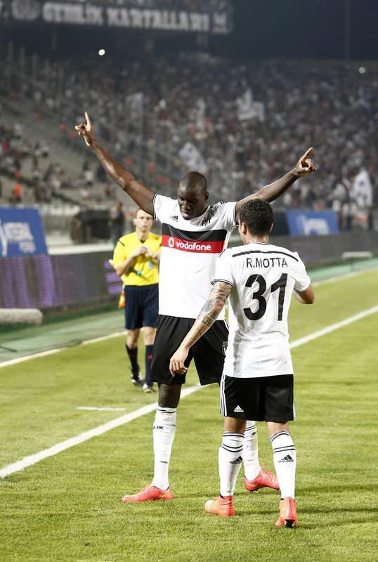 <p>Demba ba Allah'ın hakkı 3'tür diyerek hatrick yaptı heralde</p>
<p> </p>