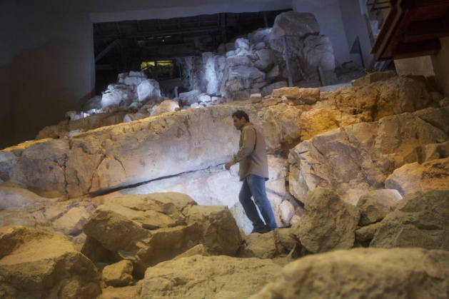 <p>İsrailli arkeolog Eli Shukron 1995'te başladığı kazıların sonunda Hazreti Davud'un efsanevi sarayını bulduğunu iddia etti ve uzun süredir yaşanan bir tartışmayı yeniden ateşledi</p>