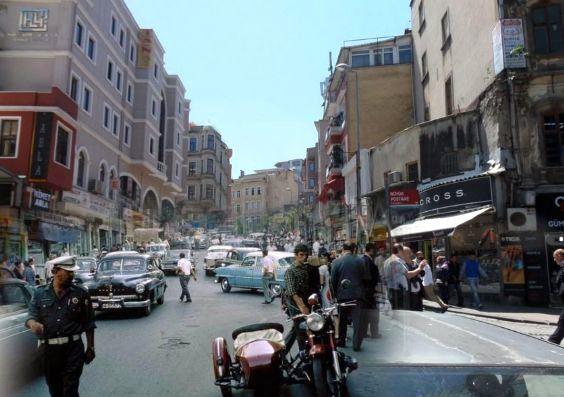 <p>Sirkeci Ankara Caddesi'nin 1960'lı yılları...</p>

<p> </p>
