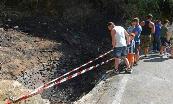 İtalya'da gerçekleştirilen bir ralli büyük bir trajediye sahne oldu. Yoldan çıkan araç yanarak kül oldu. Aracın içinde bulunan 10 yıldır beraber yaşayan nişanlı çift yani pilot ve yardımcısı yanarak feci şekilde can verdi.
