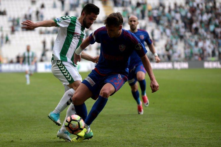 <p>Bu sezon 45 karşılaşmada forma giyen 25 yaşındaki Ömer Ali, geçen sene 42, 2014-2015’te ise 36 maçta görev yaptı.</p>