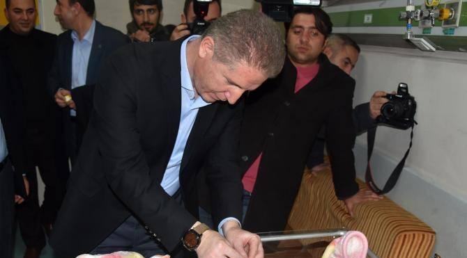 <p><strong>Ayşe Betül</strong></p>

<p>Doğum yeri: Sivas</p>

