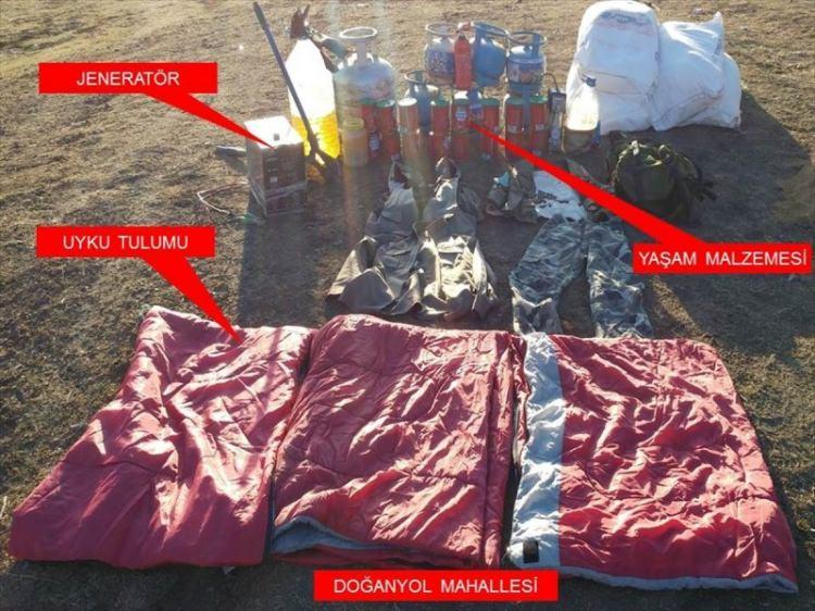 <p>50 litre mazot, 31 pil, yaklaşık 2,5 ton gıda malzemesi, </p>

