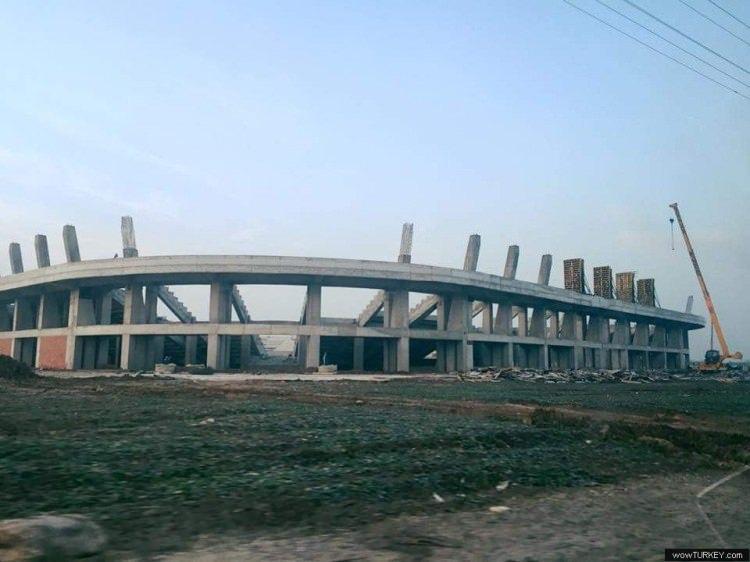 <p>Yeni Akhisar Stadı<br />
Kapasite: 12.000</p>