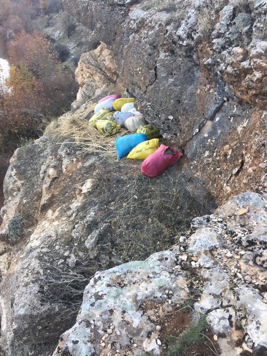 <p><strong>2016</strong></p>
<p>Toz esrar 15 bin 983 kilogram</p>
<p>Kubar esrar 27 bin 430 kilogram</p>
<p>Hint keneviri 72 milyon 273 bin 630 kök</p>