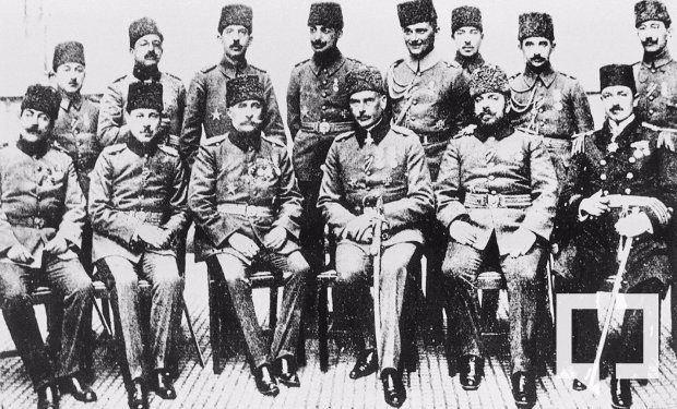 <p>Çanakkale Cephesini Yöneten 5. Ordu Karargah Subayları</p>
<p> </p>
