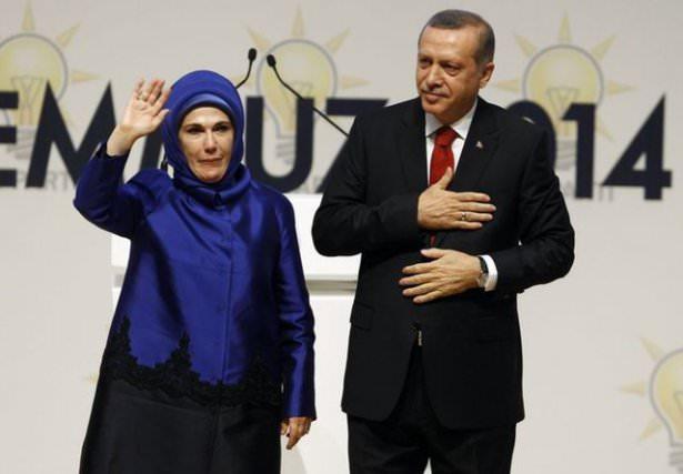 <p>Tayyip Erdoğan’ın siyasete ilk adımından bugünlere, Emine Hanım hep eşinin yanındaydı, siyasi olarak en büyük destekçisiydi.</p>

<p> </p>
