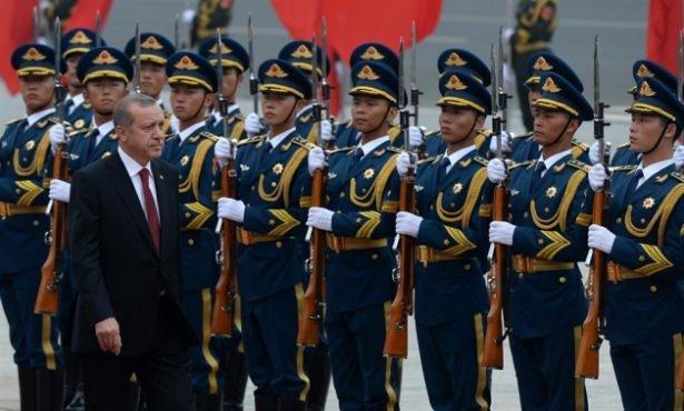 <p>Cumhurbaşkanı Recep Tayyip Erdoğan, Çin Halk Cumhuriyeti Devlet Başkanı Xi Jinping tarafından Büyük Halk Salonu önündeki tören alanında resmi törenle karşılandı.</p>