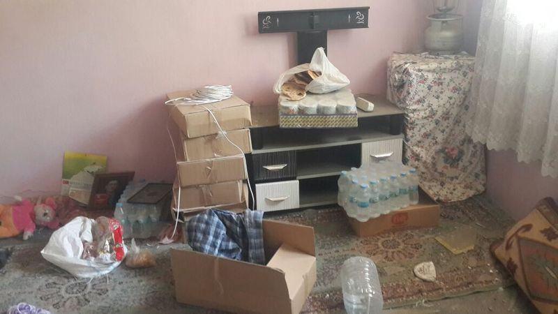 <p>Şırnak kent merkezinde terör örgütü PKK mensuplarına yönelik operasyon sürüyor. Teröristlere ait bol miktarda yaşam malzemesi bulundu.</p>