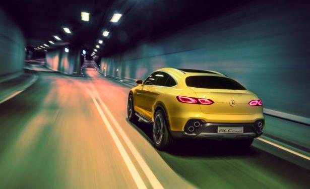 <p>Dört çıkışlı paslanmaz çelikten egzoz sistemi ve LED stoplarlar, büyük kardeş GLE Coupe'den alınıyor. </p>
