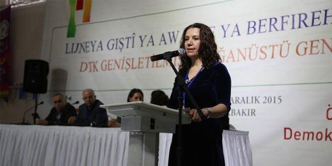 <p>26 Aralık 2015’te “Sur, Cizre, Silopi, Yüksekova, Dargeçit ve Nusaybin ile tüm Kürdistan’ın ayaklanmasını selamlıyoruz”</p>
<p> </p>