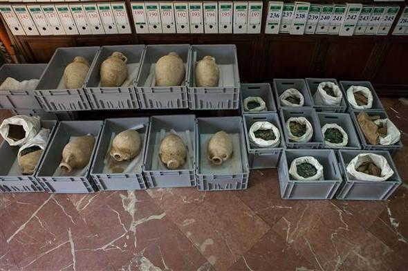 <p>İngiliz Guardian gazetesinin haberine göre; sikkeleri inceleyen Sevilla Arkeoloji Müzesi Müdürü Ana Navarro, düzenlediği basın toplantısında, "Benzersiz bir koleksiyon, Çok az örneği var" dedi.</p>

<p> </p>
