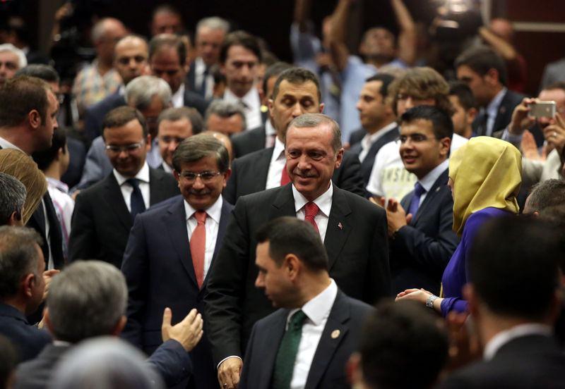 <p>Ahmet Davutoğlu, AK Parti Genel Merkezi'nde yaptığı veda konuşmasında bundan sonraki yol haritasını açıkladı.</p>

<p> </p>

<p> </p>

<p> </p>

