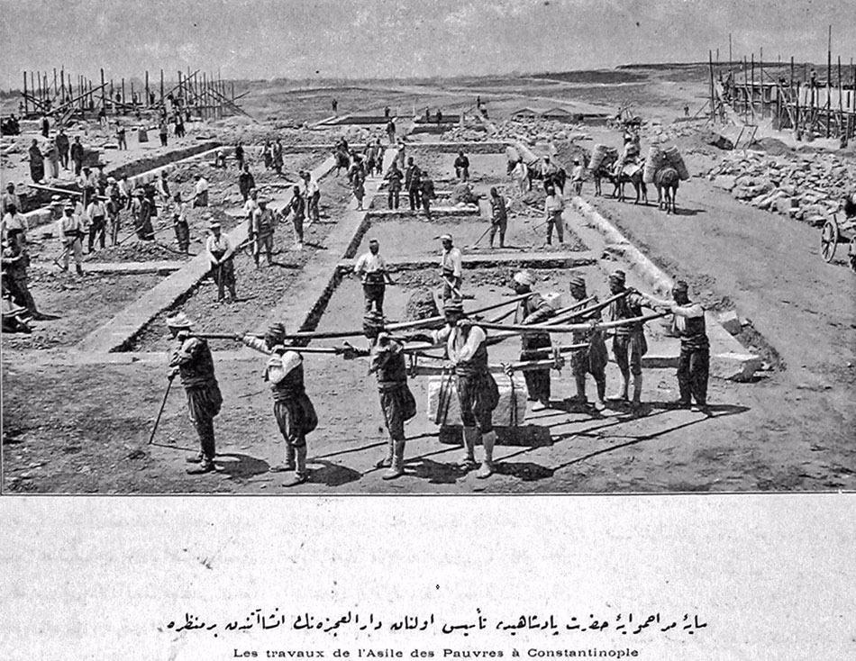 <p>Okmeydanı'ndaki Darülaceze binası yapım çalışmaları devam ediyor.</p>
