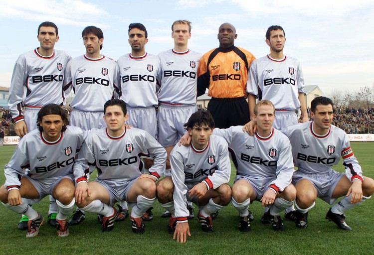 <p>BEŞİKTAŞ 2000-2001<br />
<br />
Soldan sağa</p>
<p><strong>Ayaktakiler:</strong> Rahim Zafer, Fazlı Ulusal, Ali Eren Beşerler, Miroslav Karhan, Ike Shorunmu, Yasin Sülün.</p>
<p><strong>Oturanlar:</strong> Ahmet Dursun, Nihat Kahveci, İbrahim Üzülmez, Markus Münch, Tayfur Havutçu.</p>