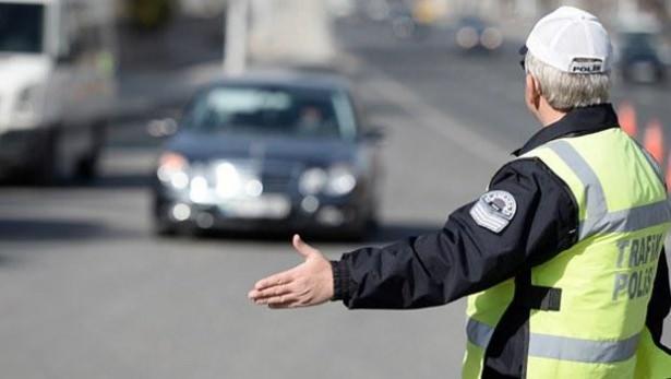 <p>Trafik Cezaları -Alkollü araç kullananlar İkinci yakalamada </p>
<p>2014: 911 TL <br />
2015: 1.003 TL</p>