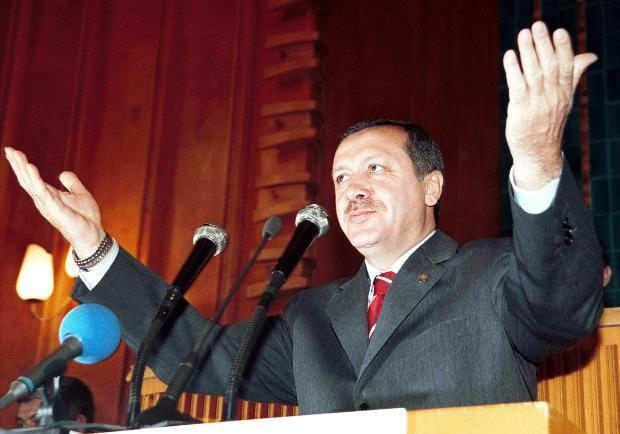 <p>9 Mart 2003 - Siyaset yasağı kaldırıldıktan sonra Siirt'te yapılan ara seçimlerde oyların yüzde 85'ini alarak 22. dönem AK Parti Siirt milletvekili seçildi.</p>
<p> </p>