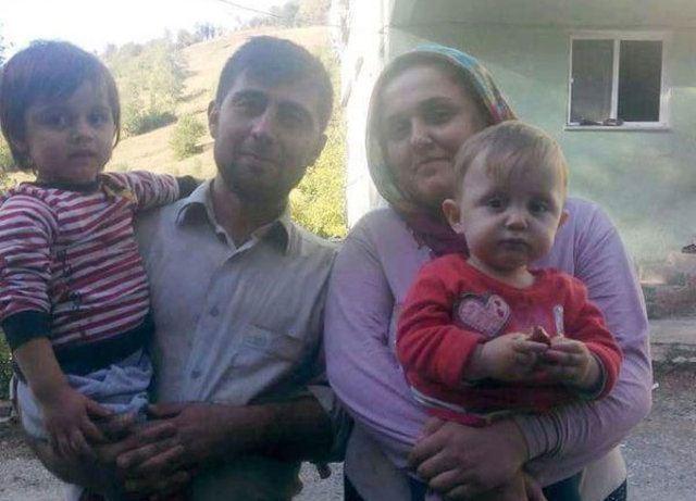 <p>Sinir krizi geçiren çift, 112 Acil ekibi tarafından Bartın Devlet Hastanesi'ne kaldırıldı. Evin önünde gözyaşı döken dede 65 yaşındaki Yaşar Altunbaş, "Ormandan koşarak geldik. Torunlarım öldü" dedi.</p>