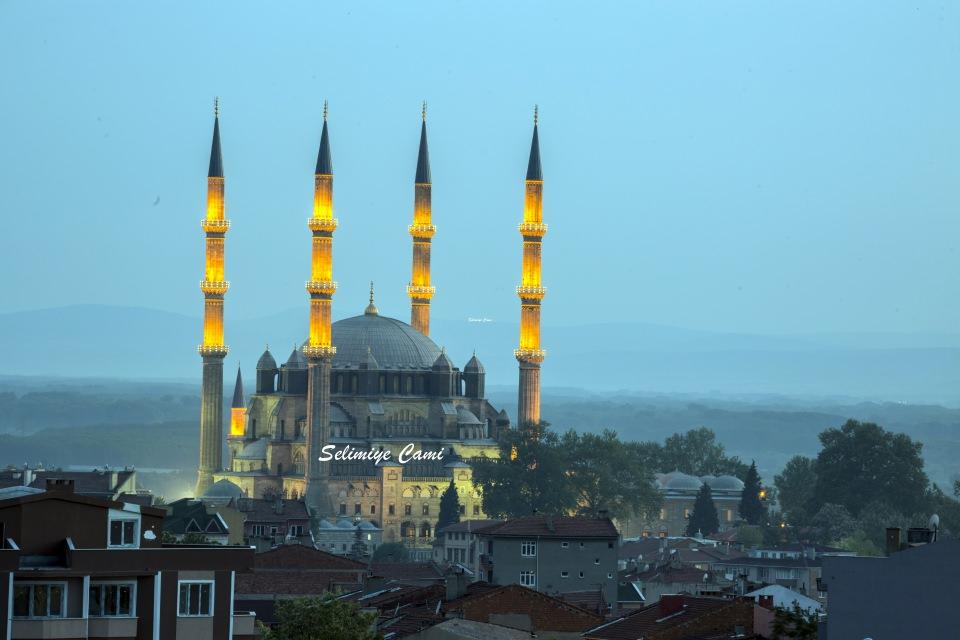 <p>Kubbelerin Üstadı lakaplı fotoğraf sanatçısı Cemil Şahin'in vizöründen 'Ramazan'a Özel' camilerimizden kareler...</p>

