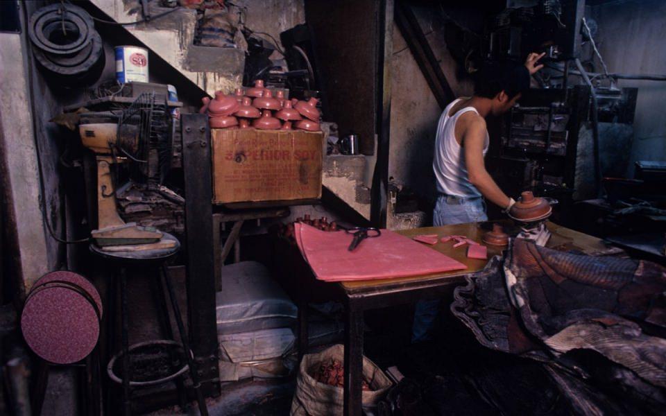 <p>Kowloon Walled City'de 50 bin kişi birkaç blok içinde sıkışıp kalmıştı...</p>

<p> </p>
