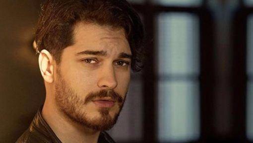<p> Aşk için zaman söylenmez tabii şu an gördüğünüz gibi kendi halimdeyim” dedi.</p>

