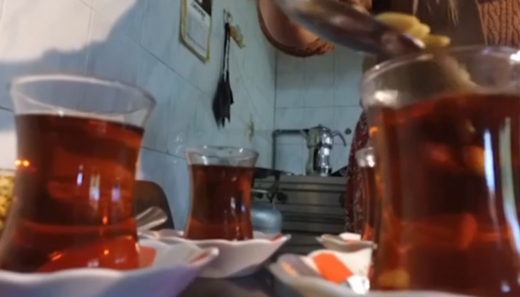 <p>Fıstık çamının kozalaklarından çıkarılan sert kabukların kırılması sonucu elde edilen ve besin değeri oldukca yüksek bir besin maddesidir.</p>
