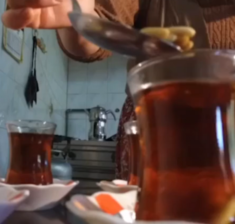 <p>Fıstık fiyatlarının yükselmesine rağmen devam ettirildiğini söyledi.</p>
