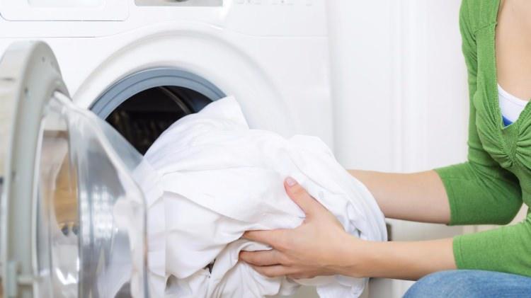 <p>Beyaz çamaşırlarınızı yıkarken aspirin yöntemi ile lekelerin tümüyle çıkmasını sağlayabilirsiniz.</p>

<p> </p>

