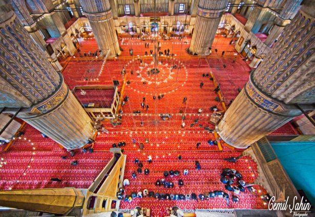 <p>Sultanahmet Camii'nde cuma namazı öncesi..</p>
