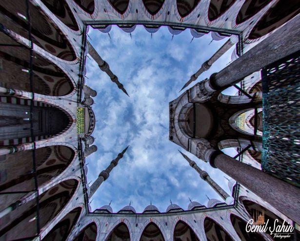 <p>Sultanahmet şadırvan ve avlu</p>
